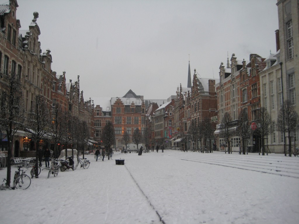 Snow in the Oude Markt