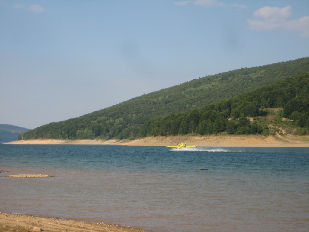 Waterbomber on Lake Mavrovo