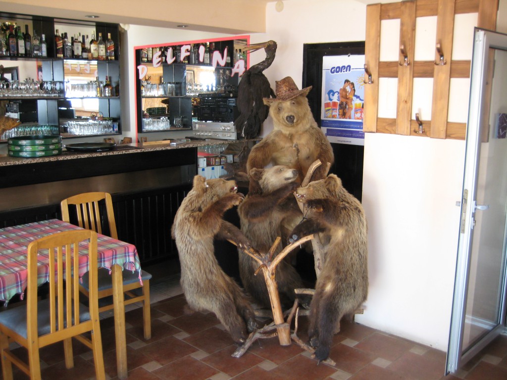 Poor stuffed bears in the restaurant